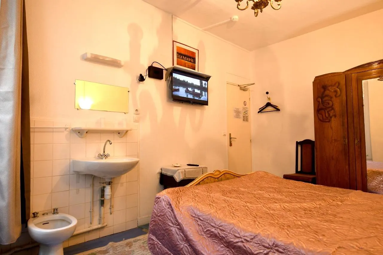 Hotel D'Orleans Paris Gare De L'Est 2*,