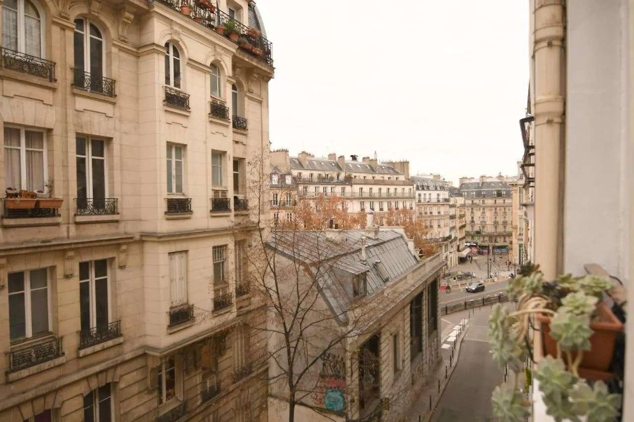 **  Hotel D'Orleans Paris Gare De L'Est Fransa